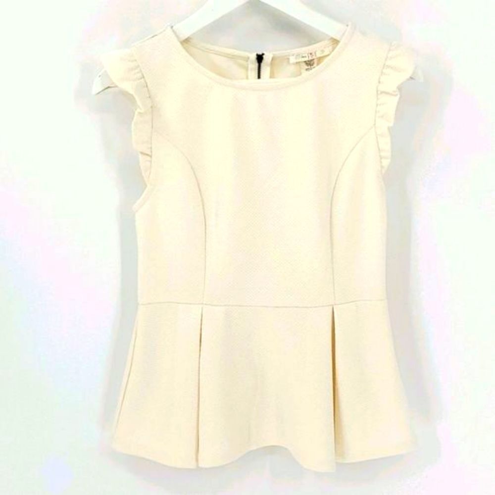 LOVE FIRE WOMEN'S TOP. CUTE STYLE. RUFFLE BOTOM. Exposed zipper in the back. Med